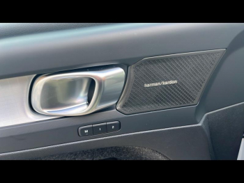 Photo 10 du bon plan VOLVO XC40 B3 163ch Plus DCT 7 occasion à 39900 €
