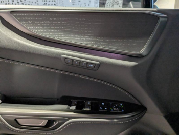 Photo 10 du bon plan LEXUS NX 450h+ Executive 4WD MY24 occasion à 58900 €