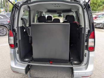 Photo 19 du bon plan FORD Grd Tourneo Connect 2.0 EcoBlue 122ch Titanium DSG7 TPMR occasion à 43899 €