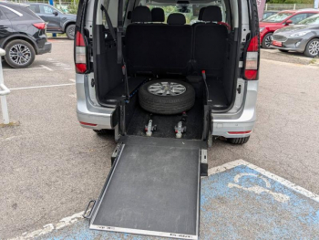 Photo 20 du bon plan FORD Grd Tourneo Connect 2.0 EcoBlue 122ch Titanium DSG7 TPMR occasion à 43899 €
