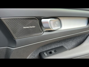 Photo 15 du bon plan VOLVO XC40 B3 163ch Plus DCT 7 occasion à 42900 €