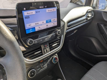Photo 17 du bon plan FORD Fiesta 1.1 85ch Cool & Connect 5p Euro6.2 occasion à 10990 €