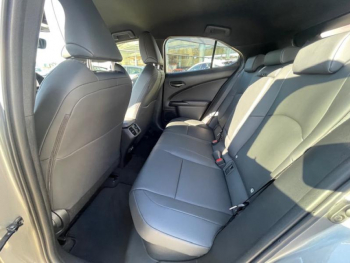 Photo 11 du bon plan LEXUS UX 250h 2WD F SPORT Design occasion à 28900 €