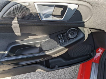 Photo 16 du bon plan FORD Fiesta 1.0 EcoBoost 125ch Stop&Start ST-Line 3p Euro6.2 occasion à 10900 €