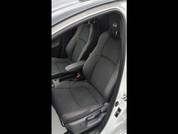 Photo 13 du bon plan TOYOTA Yaris 130h GR Sport 5p MC24 occasion à 27590 €