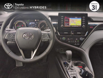 Photo 8 du bon plan TOYOTA Camry 2.5 Hybride 218ch Dynamic Business + Programme Beyond Zero Academy MY23 occasion à 39090 €