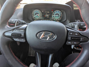 Photo 15 du bon plan HYUNDAI i20 1.0 T-GDi 100ch N Line Michel Vaillant DCT-7 Hybrid occasion à 17950 €
