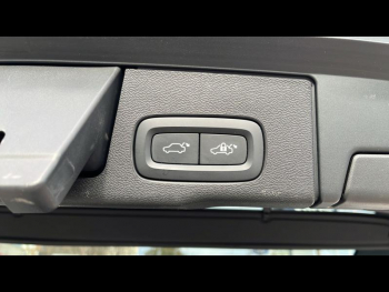 Photo 8 du bon plan VOLVO XC60 T6 AWD 253 + 87ch R-Design Geartronic occasion à 40900 €