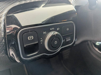 Photo 16 du bon plan MERCEDES-BENZ Classe A 180 d 116ch Business Line 7G-DCT occasion à 20900 €