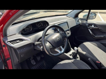 Photo 5 du bon plan PEUGEOT 208 1.2 PureTech 110ch Allure S&S 5p occasion à 7900 €