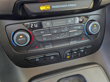 Photo 18 du bon plan FORD Grd Tourneo Connect 1.5 EcoBlue 120ch Stop&Start Active BVA occasion à 24990 €