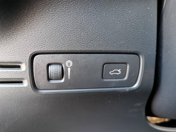 Photo 11 du bon plan VOLVO XC40 D4 AdBlue AWD 190ch Momentum Geartronic 8 occasion à 23980 €