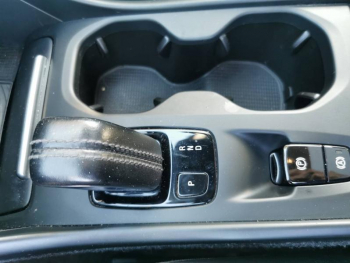 Photo 14 du bon plan VOLVO XC40 D4 AdBlue AWD 190ch Momentum Geartronic 8 occasion à 23980 €
