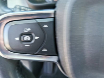 Photo 16 du bon plan VOLVO XC40 D4 AdBlue AWD 190ch Momentum Geartronic 8 occasion à 23980 €