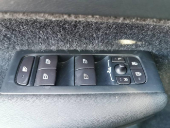 Photo 17 du bon plan VOLVO XC40 D4 AdBlue AWD 190ch Momentum Geartronic 8 occasion à 23980 €