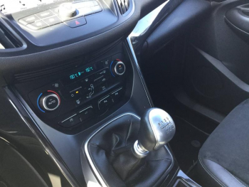 Photo 14 du bon plan FORD Kuga 2.0 TDCi 150ch Stop&Start ST-Line 4x2 occasion à 14990 €