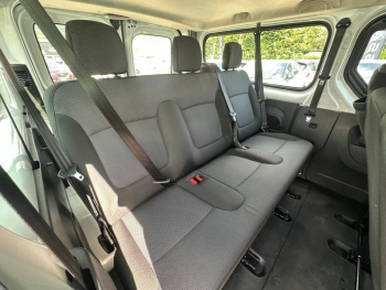 Photo 14 du bon plan RENAULT Trafic Combi L1 2.0 Blue dCi 150ch S&S Zen 8 places occasion à 27490 €