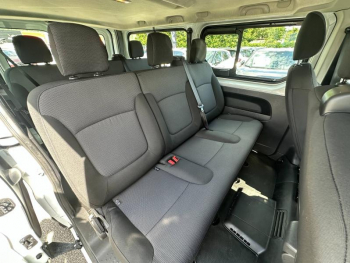 Photo 13 du bon plan RENAULT Trafic Combi L1 2.0 Blue dCi 150ch S&S Zen 8 places occasion à 27990 €