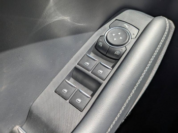 Photo 18 du bon plan FORD Mustang Mach-E 294ch Extended Range 99kWh 7cv occasion à 34536 €