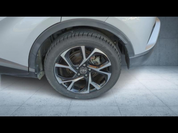 Photo 15 du bon plan TOYOTA C-HR 122h Edition 2WD E-CVT RC18 occasion à 18900 €