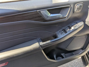 Photo 5 du bon plan FORD Kuga 2.5 Duratec 190ch FHEV Vignale BVA i-AWD occasion à 29990 €