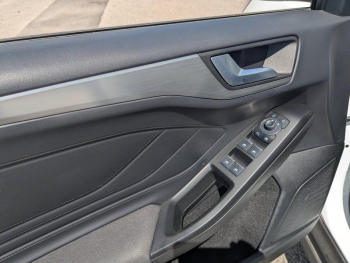 Photo 12 du bon plan FORD Focus SW 1.0 Flexifuel mHEV 125ch Titanium X Business occasion à 24990 €