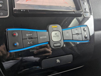 Photo 18 du bon plan NISSAN Leaf 109ch 24kWh Acenta occasion à 8490 €