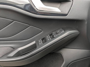 Photo 12 du bon plan FORD Focus 1.0 EcoBoost 155ch mHEV ST-Line X occasion à 18900 €