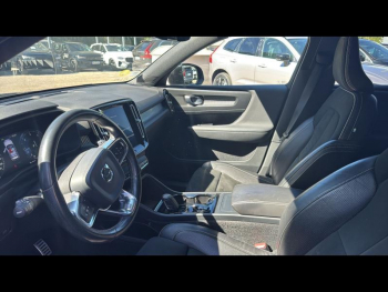 Photo 15 du bon plan VOLVO XC40 D4 AdBlue AWD 190ch R-Design Geartronic 8 occasion à 25900 €