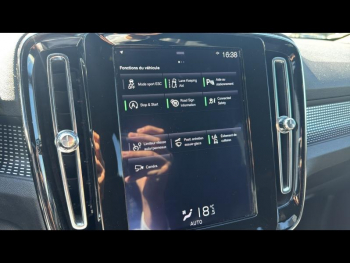 Photo 20 du bon plan VOLVO XC40 D4 AdBlue AWD 190ch R-Design Geartronic 8 occasion à 25900 €
