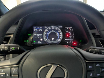 Photo 5 du bon plan LEXUS UX 250h F SPORT Design 2WD occasion à 29900 €