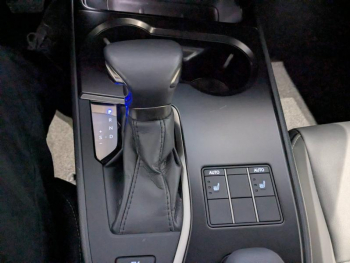 Photo 10 du bon plan LEXUS UX 250h F SPORT Design 2WD occasion à 29900 €