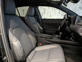 Photo 11 du bon plan LEXUS UX 250h F SPORT Design 2WD occasion à 29900 €