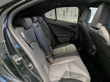 Photo 12 du bon plan LEXUS UX 250h F SPORT Design 2WD occasion à 29900 €