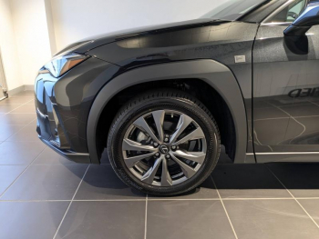 Photo 19 du bon plan LEXUS UX 250h F SPORT Design 2WD occasion à 29900 €