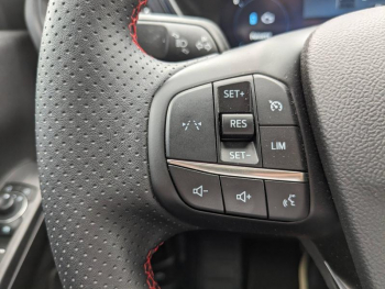 Photo 16 du bon plan FORD Kuga 2.5 Duratec 180ch Hybrid FlexiFuel ST-Line Powershift occasion à 34990 €