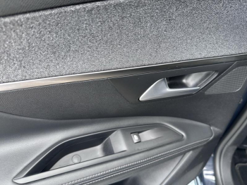 Photo 12 du bon plan PEUGEOT 3008 1.5 BlueHDi 130ch E6.c Allure Business S&S EAT8 occasion à 17890 €