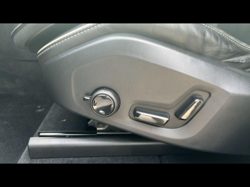 Photo 12 du bon plan VOLVO XC60 B4 AdBlue AWD 197ch R-Design Geartronic occasion à 34900 €