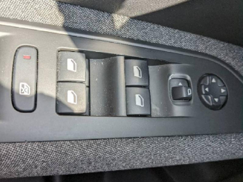 Photo 17 du bon plan PEUGEOT 3008 1.2 PureTech 130ch Active S&S occasion à 11900 €