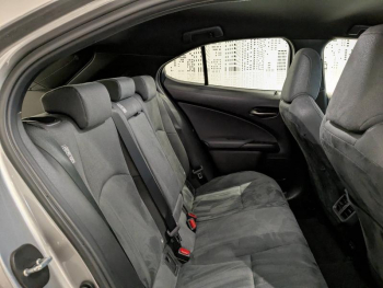Photo 9 du bon plan LEXUS UX 250h Pack Business 2WD occasion à 26900 €