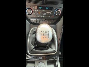Photo 11 du bon plan FORD Kuga 2.0 TDCi 150ch Stop&Start ST-Line 4x2 occasion à 14900 €