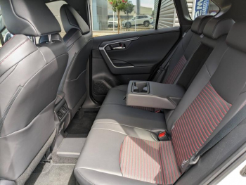 Photo 13 du bon plan SUZUKI Across 2.5 Hybride Rechargeable 306ch Pack 2024 occasion à 36990 €