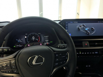 Photo 4 du bon plan LEXUS UX 300h Luxe 2WD occasion à 37900 €