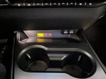 Photo 10 du bon plan LEXUS UX 300h Luxe 2WD occasion à 37900 €