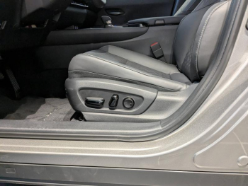 Photo 12 du bon plan LEXUS UX 300h Luxe 2WD occasion à 37900 €
