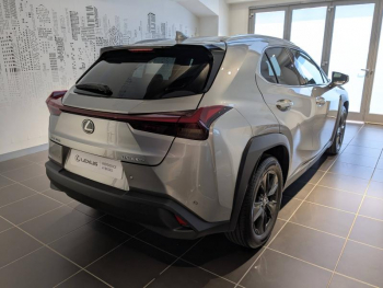 Photo 19 du bon plan LEXUS UX 300h Luxe 2WD occasion à 37900 €