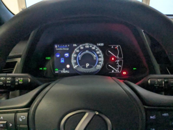 Photo 5 du bon plan LEXUS UX 250h Luxe 2WD occasion à 30900 €