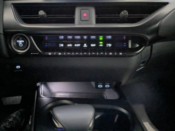 Photo 9 du bon plan LEXUS UX 250h Luxe 2WD occasion à 30900 €