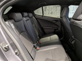 Photo 12 du bon plan LEXUS UX 250h Luxe 2WD occasion à 30900 €