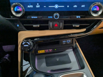 Photo 9 du bon plan LEXUS NX 450h+ Executive 4WD MY24 occasion à 55900 €